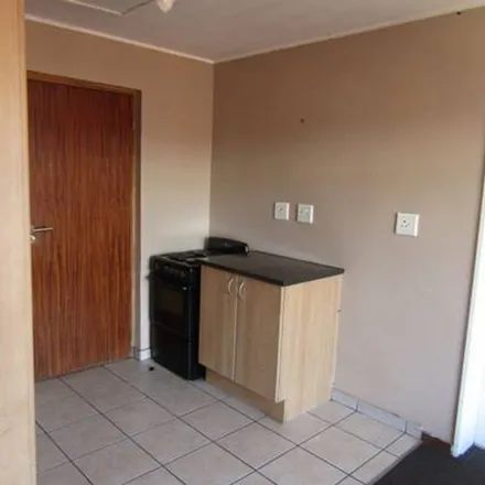 Image 9 - unnamed road, Rossmore, Johannesburg, 2001, South Africa - Apartment for rent