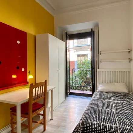Rent this 7 bed room on La Colada in Calle de Juanelo, 28012 Madrid