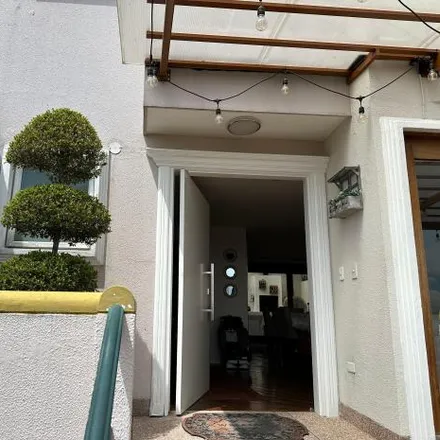 Buy this 3 bed house on Oe8a in 170104, Quito