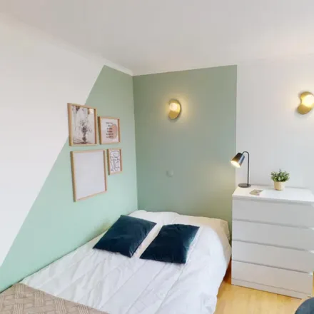 Rent this 3 bed room on 127 Avenue de Flandre in Résidence Artois-Flandre, 75019 Paris