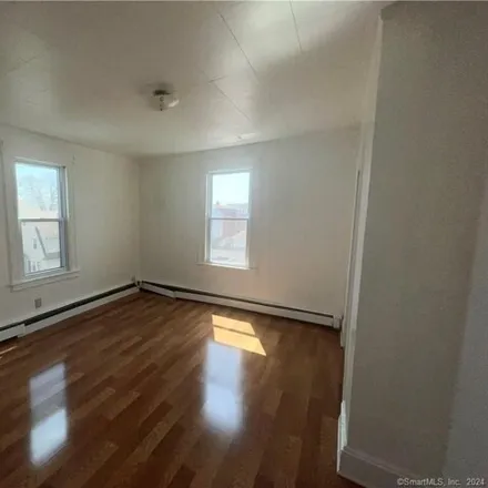 Image 2 - 733 Madison Avenue, Toilsome Hill, Bridgeport, CT 06606, USA - Apartment for rent