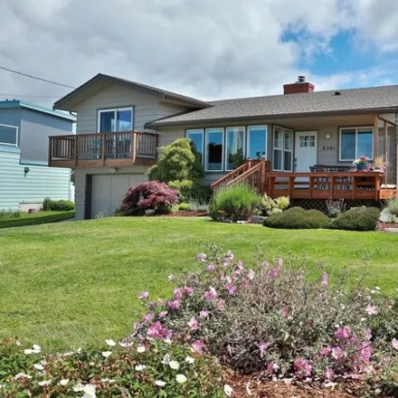 Buy this 2 bed house on 8201 Olympic View Ln in Clinton, Washington