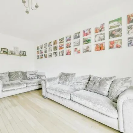 Image 4 - Shephall View, Stevenage, SG1 1RP, United Kingdom - House for sale