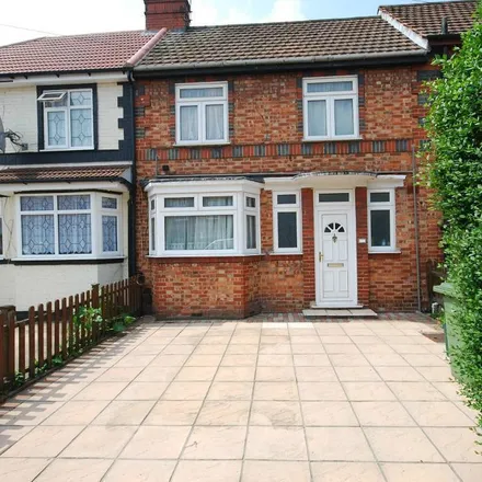 Rent this 4 bed townhouse on Norwood Avenue in London, HA0 1LY