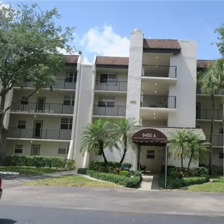Buy this 2 bed condo on 9450 Poinciana Place in Pine Island Ridge, Pine Island