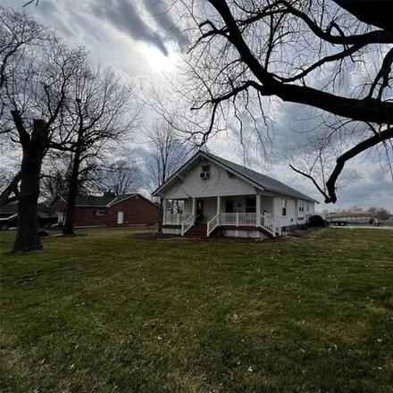 Buy this 3 bed house on 1023 North Oak Street in Vandalia, MO 63382