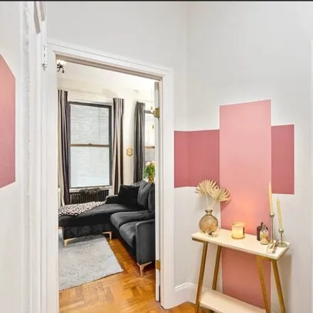 Image 3 - 857 9th Avenue, New York, NY 10019, USA - Apartment for sale