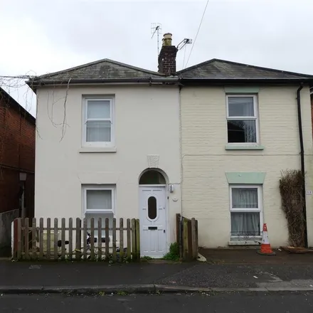 Rent this 3 bed duplex on 27 Osborne Road in Eling, SO40 9DN