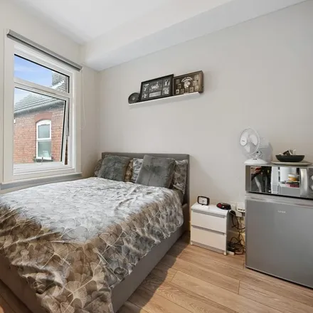 Rent this 1 bed room on Ashburnham Road in Luton, LU1 1JS