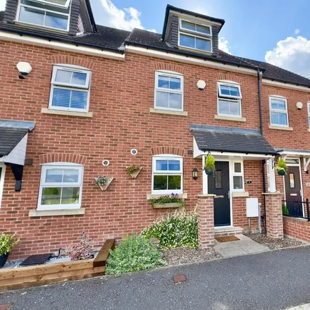 Rent this 4 bed townhouse on Lilac Way in Brierley, S72 9FG