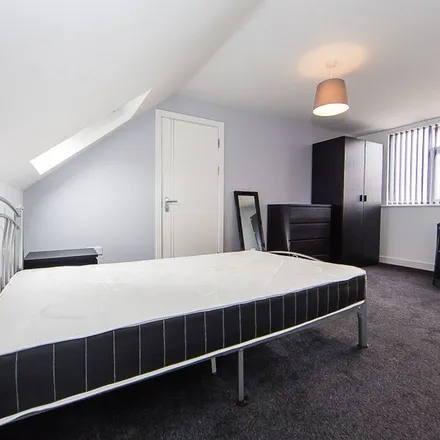 Rent this 5 bed apartment on 11 in 13 Derwentwater Terrace, Leeds