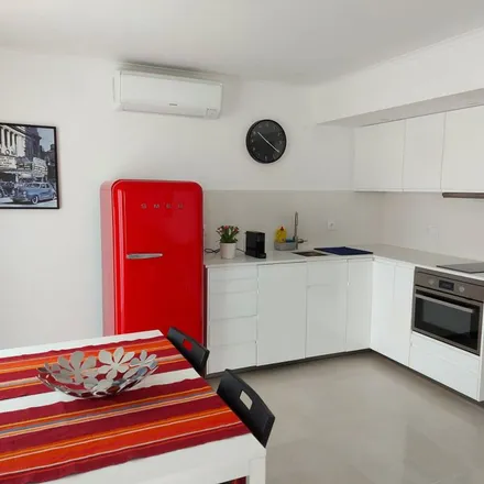 Image 9 - Rua das Dálias, 2760-085 Caxias, Portugal - Apartment for rent
