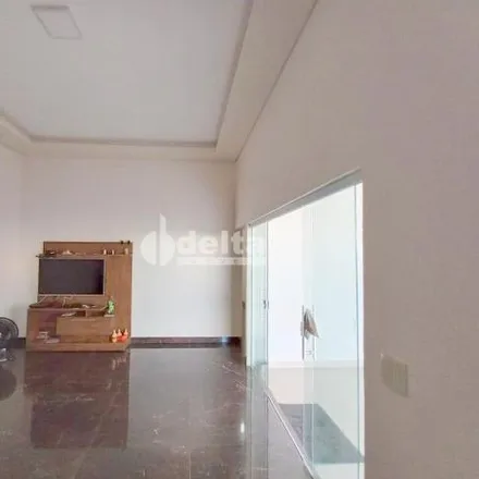 Buy this 3 bed house on Rua Cobertura in Laranjeiras, Uberlândia - MG