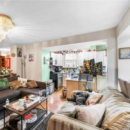 Image 8 - 97-13 134th Street, New York, NY 11419, USA - House for sale