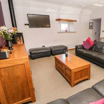 Rent this 6 bed duplex on Taddington in SK17 9TN, United Kingdom