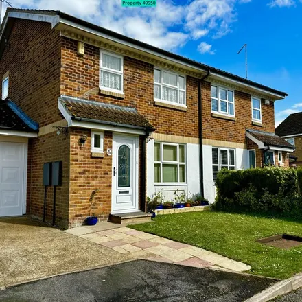 Rent this 3 bed duplex on Gosling Grove in Downley, HP13 5YS