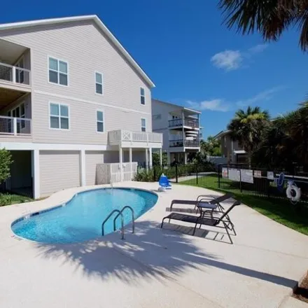 Buy this 3 bed condo on Yacht Drive in Belle Point Estates, Glynn County