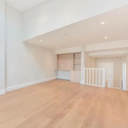 Buy this 1 bed apartment on 100 Fernlea Road in London, SW12 9RN