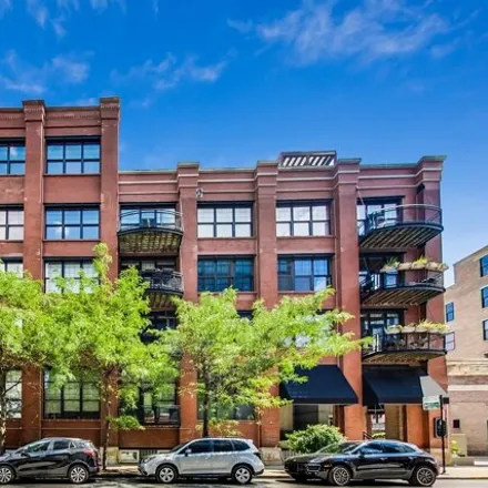 Rent this 3 bed apartment on 1000 West Washington Boulevard in Chicago, IL 60661