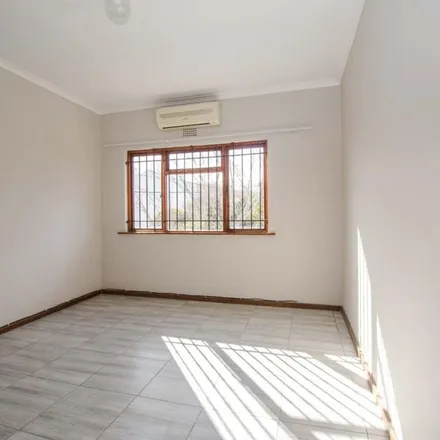 Image 1 - Orange Street, Cape Town Ward 84, Somerset West, 7136, South Africa - Townhouse for rent