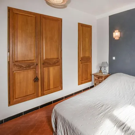Rent this 3 bed house on Route de Sorgues in 84320 Entraigues-sur-la-Sorgue, France