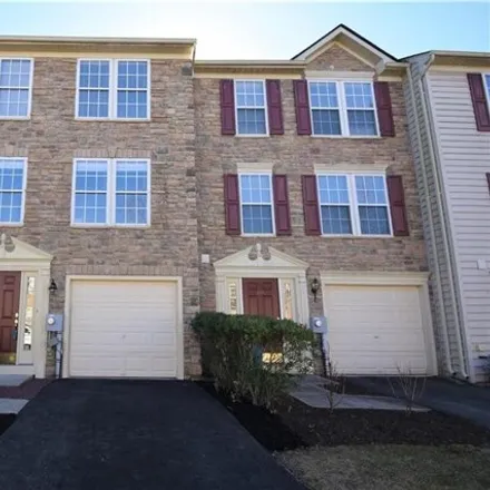 Rent this 3 bed townhouse on 146 Knollwood Drive in Williams Township, PA 18042
