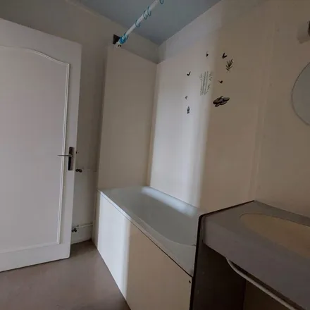 Rent this 3 bed apartment on 97 Rue de la Coutelière in 86000 Poitiers, France