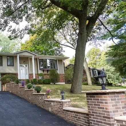 Rent this 5 bed house on 49 Soulice Place in Quaker Ridge, City of New Rochelle