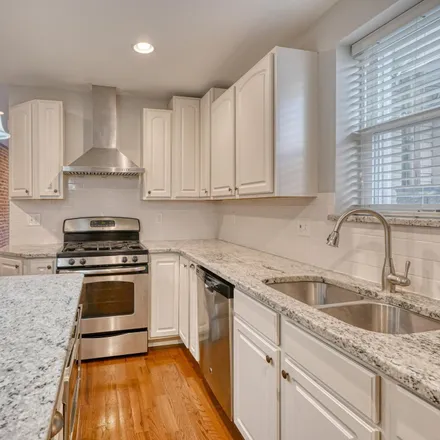 Image 4 - 801 South Belnord Avenue, Baltimore, MD 21224, USA - Townhouse for sale