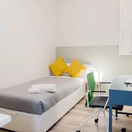 Rent this 5 bed room on Plaça del Pes de la Palla in 3, 08001 Barcelona