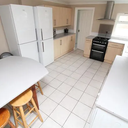 Rent this 5 bed townhouse on New Park Crescent in Y Graig, CF37 1RL