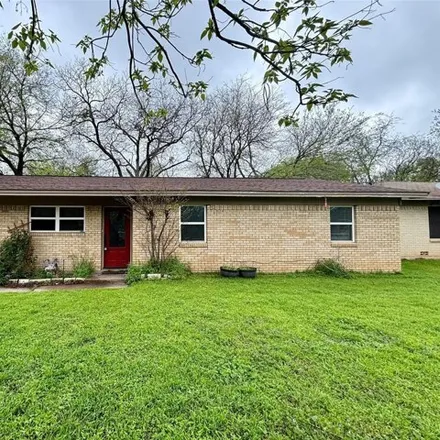 Rent this 3 bed house on 542 West Wilson Street in Cleburne, TX 76033