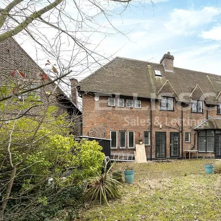 Rent this 6 bed duplex on Golders Hill Day Nursery in 666 Finchley Road, London