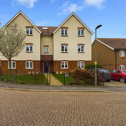 Rent this 2 bed apartment on Emmington View in Chinnor, OX39 4FA