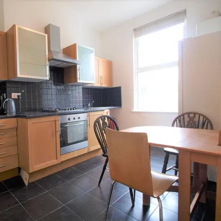 Rent this 3 bed apartment on Greenhouse in 49 Green Lanes, London