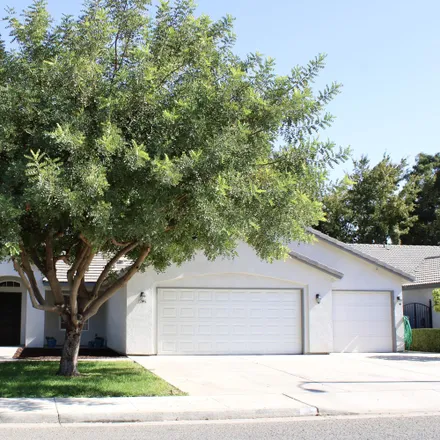 Buy this 4 bed house on 1700 West Lloyd Avenue in Porterville, CA 93257