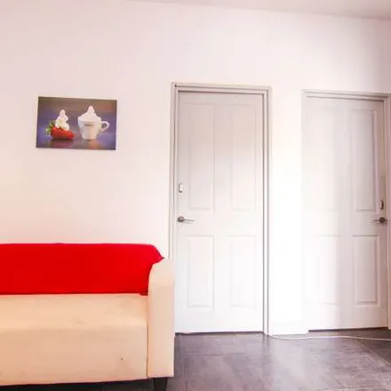 Rent this 6 bed apartment on Carrer de Sogorb in 9, 46002 Valencia