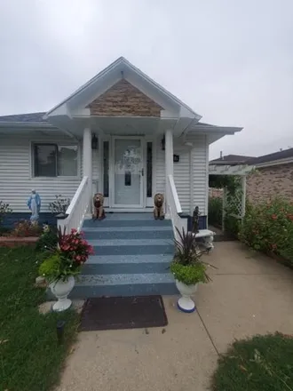 Buy this 2 bed house on 1058 Prairie Avenue in Des Plaines, IL 60016