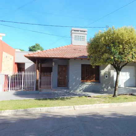 Buy this 2 bed house on Sarmiento in Departamento Colón, 3283 San José