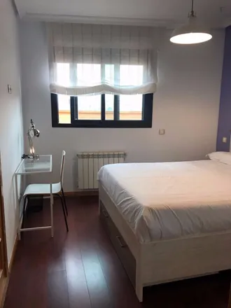 Rent this 5 bed room on Madrid in Avenida del Planetario, 1-1E