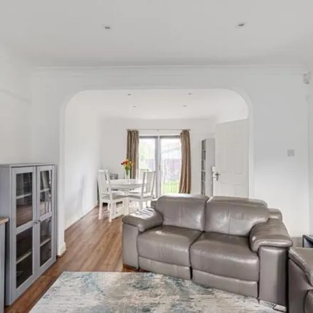 Image 4 - Lyndhurst Road, London, DA7 6FA, United Kingdom - Duplex for sale