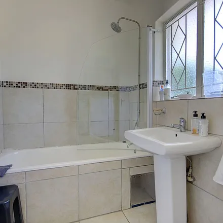 Rent this 1 bed apartment on 1st Avenue in Bordeaux, Sandton