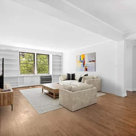 Image 2 - 64 East 94th Street, New York, NY 10128, USA - Apartment for sale