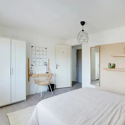 Image 3 - 6 Rue de Versailles, 92140 Clamart, France - Apartment for rent