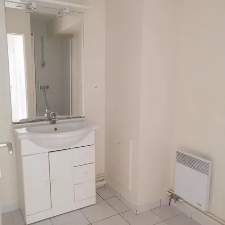 Rent this 3 bed apartment on 2 Rue de la Chaussée in 61000 Alençon, France