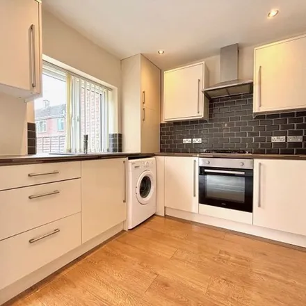 Image 1 - Edmondscote Road, Royal Leamington Spa, CV32 6AQ, United Kingdom - Apartment for rent