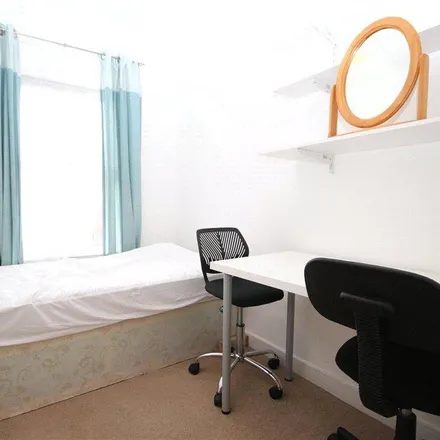 Rent this 1 bed room on Car club in Dapdune Road, Guildford