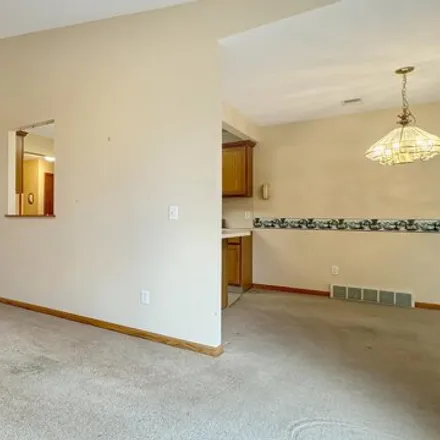 Image 3 - Greenview Circle, Cadillac, MI, USA - Townhouse for sale