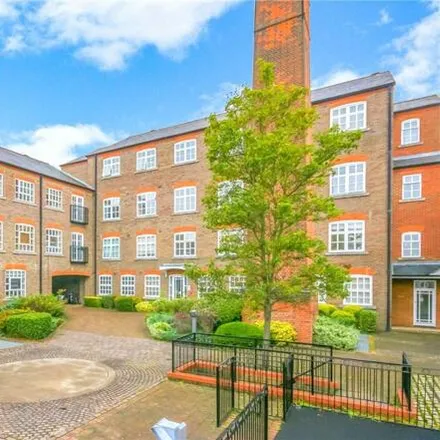 Rent this 2 bed apartment on Burton's Biscuit Co. in 74-78 Victoria Street, St Albans