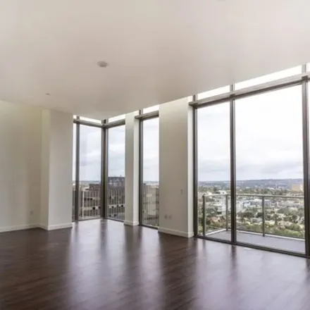 Rent this 2 bed apartment on Wilshire & Crescent Heights in Wilshire Boulevard, Los Angeles